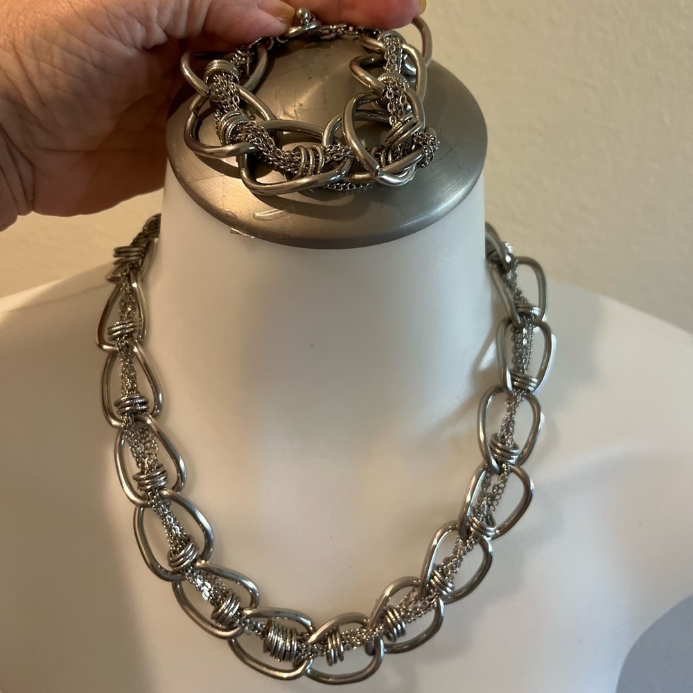 410. CHICO’S LINK STATEMENT NECKLACE & BRACELET SET - Picture 3 of 4
